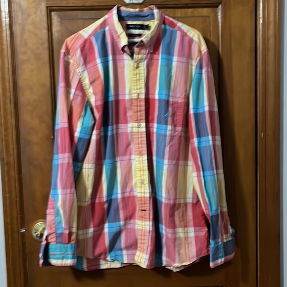 Nautica button down shirt like new classic fit - Picture 3 of 7